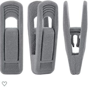 New!!!4 velvet hanger and 8 pieces of clips hanger pieces